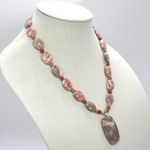 Necklace with matching bracelet. - Picture 6 of 6